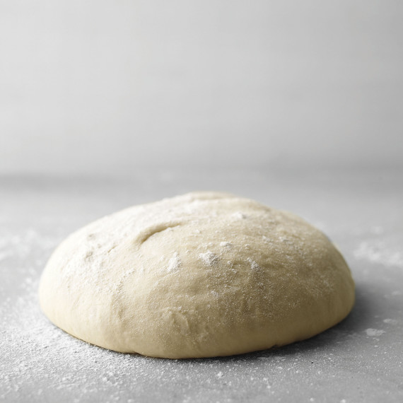 الأساسية pizza dough
