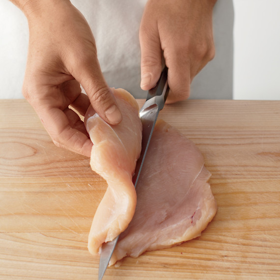 cortar pollo-mld108081.jpg