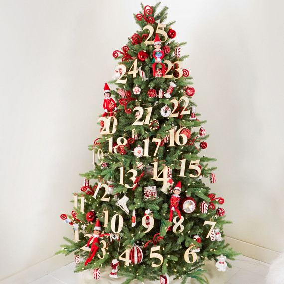 Коледа tree with elves