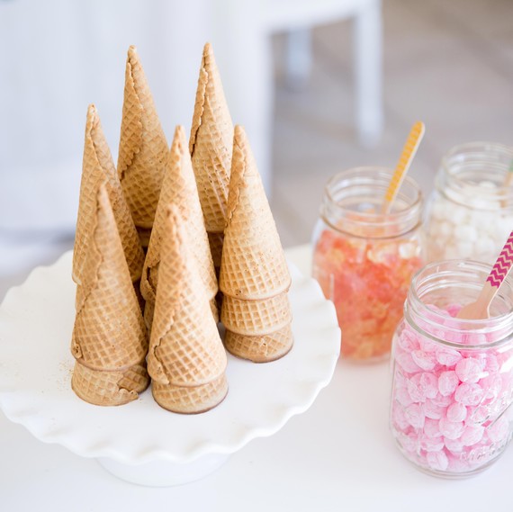 冰 cream sundae bar cones