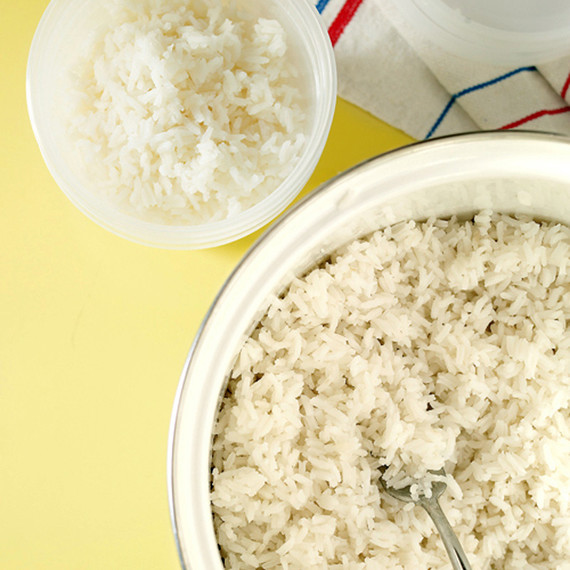 бял rice in bowl yellow background