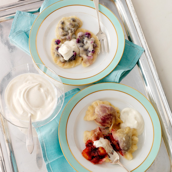 Obst pierogis with toppings 
