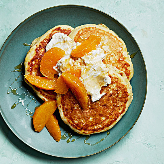 Ricotta-Maismehl pancakes with oranges